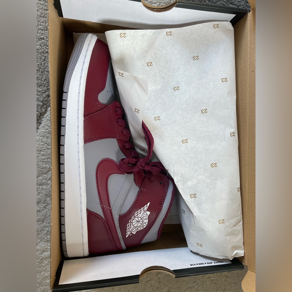 Men’s Nike Jordan 1 Mid Cherrywood Red Size 9US - Picture 7 of 8